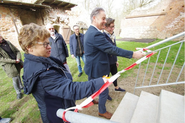 Feierliche Inbetriebnahme des neu geschaffenen Treppenaufgangs zum Museum in der Wassermühle Gerswalde: Stefan Zierke und Hanka Mittelstädt freuen sich über das Engagement des Fördervereins