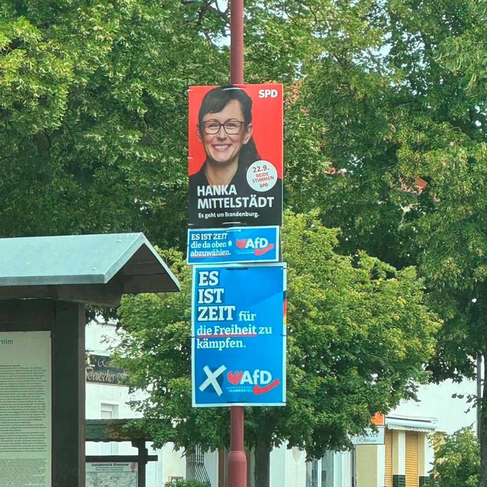 Laternenwahlkampf in Gramzow...Nach der Plakatierung der Kandidaten legte die AfD noch einmal nach. Ohne Populismus scheint es wohl nicht zu gehen bei dieser Partei.